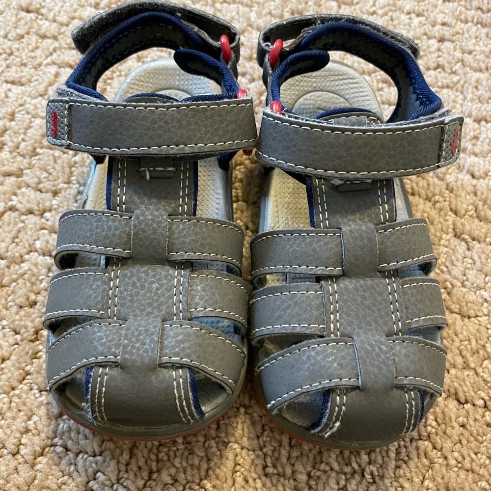 See Kai run gray Cyrus flexi run Sandal, size 9